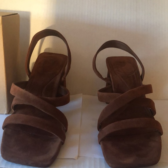 100% Leather Brown Suede Sandals Crisscross Straps design - Picture 4 of 5